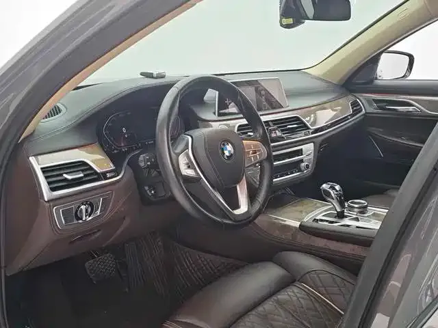 BMW 7 Series — Фото автомобиля 17