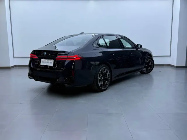 BMW i5 — Фото автомобиля 4