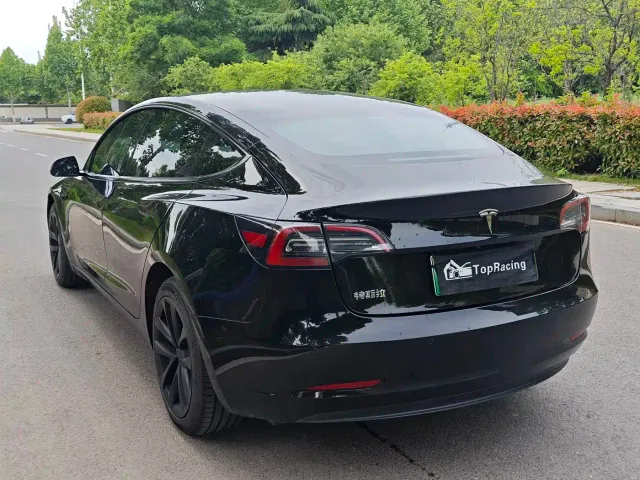 Tesla Model 3 — Фото автомобиля 7