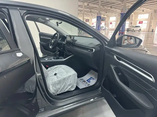 Geely Emgrand — Фото автомобиля 13