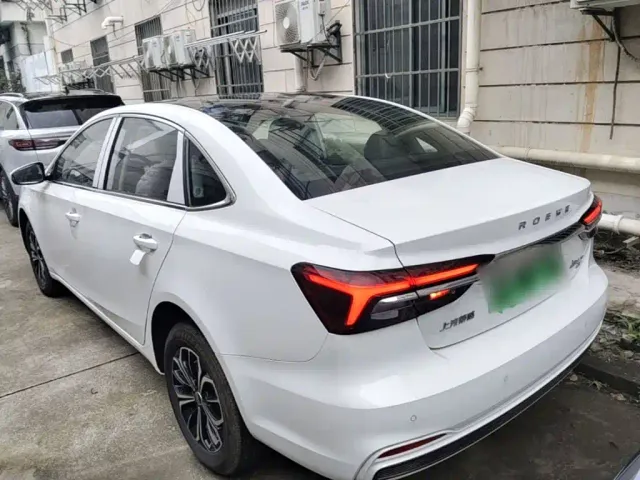 Roewe i6 MAX EV — Фото автомобиля 4