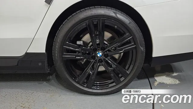 BMW i7 G70 — Фото автомобиля 6