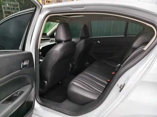 Peugeot 408 — Фото автомобиля 10