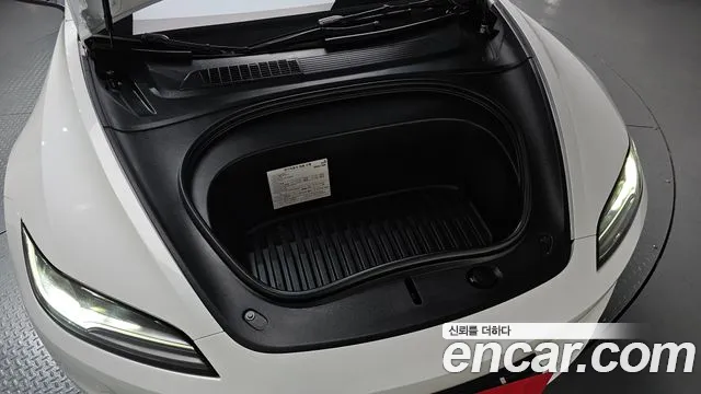 Tesla Model 3 — Фото автомобиля 6