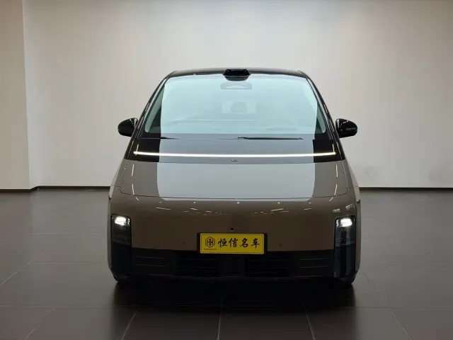Li Auto MEGA — Фото автомобиля 2
