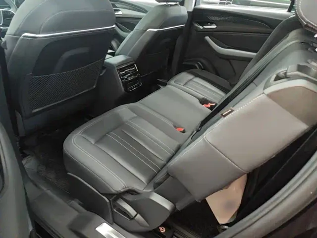 Audi Q6 — Фото автомобиля 16