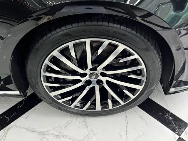 Audi A8 — Фото автомобиля 16