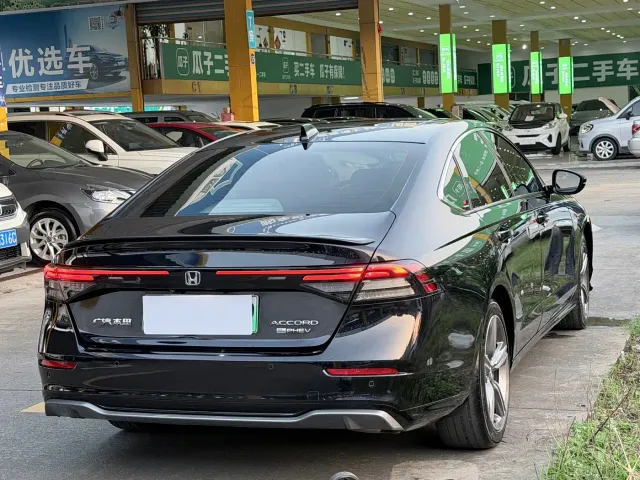 Honda Accord — Фото автомобиля 12