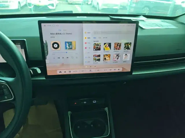 Geely Geometry G6 — Фото автомобиля 12