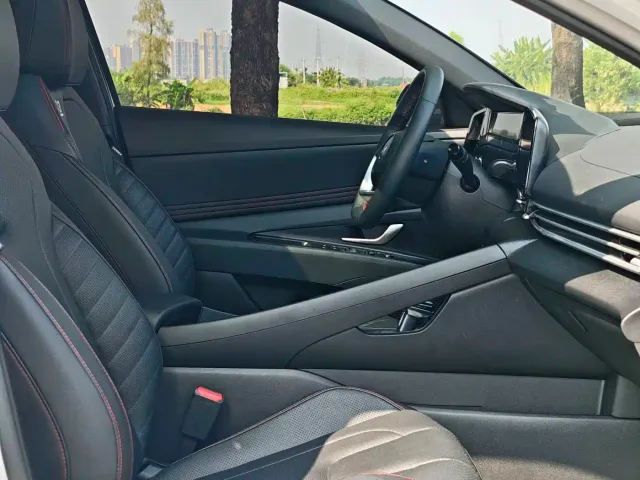 Hyundai Elantra — Фото автомобиля 13