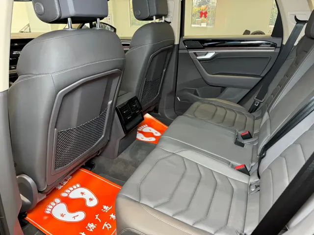 Volkswagen Touareg 2023 3.0TSI R-Line Black Sports Package — Фото автомобиля 8