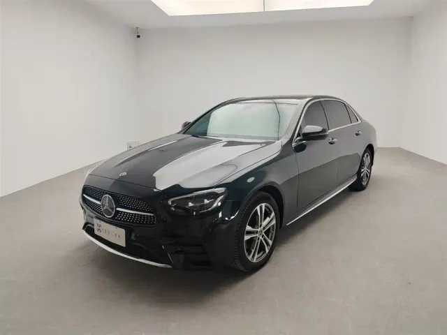 Фотография автомобиля — Mercedes-Benz E-Class