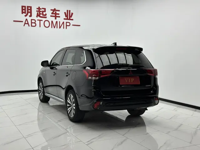 Mitsubishi Outlander — Фото автомобиля 8