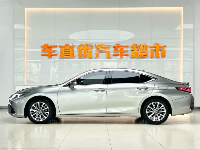 Lexus Lexus ES 2025 300h Ultimate Edition — Фото автомобиля 4