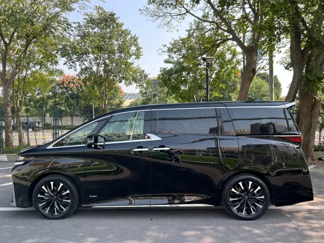 Toyota Vellfire — Фото автомобиля 7