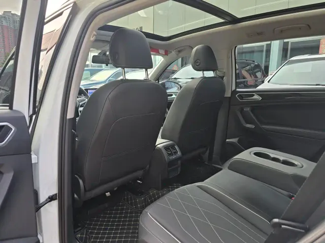 Volkswagen Tiguan L — Фото автомобиля 9
