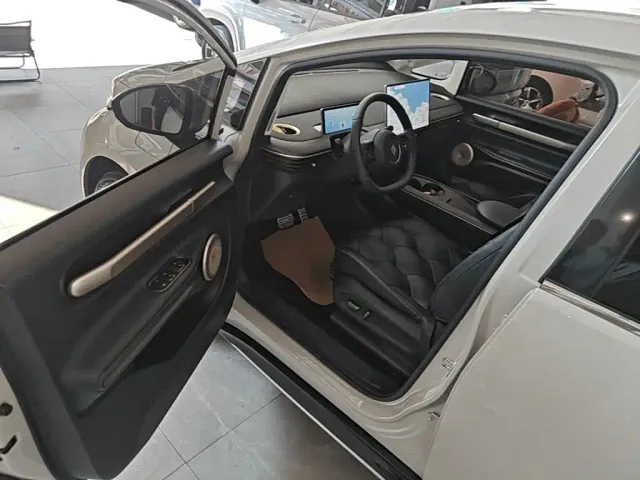 Baojun Cloud — Фото автомобиля 15