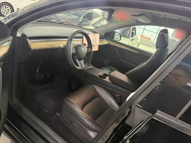 Tesla Model Y — Фото автомобиля 9