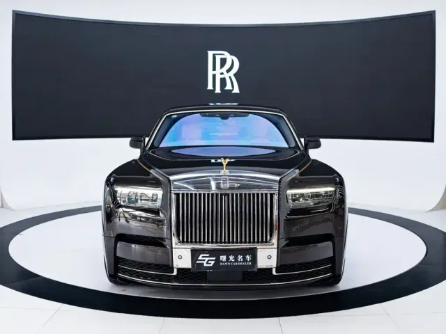 Rolls-Royce Phantom — Фото автомобиля 2