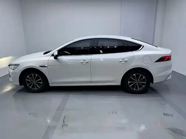 BYD Qin PLUS — Фото автомобиля 8