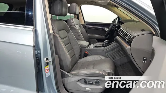Volkswagen Touareg 3rd Gen — Фото автомобиля 12