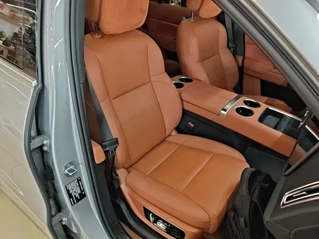 Li Auto L8 — Фото автомобиля 24