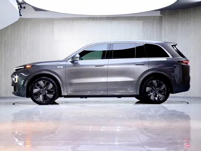 Li Auto L8 — Фото автомобиля 4