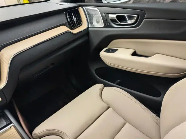 Volvo XC60 — Фото автомобиля 17