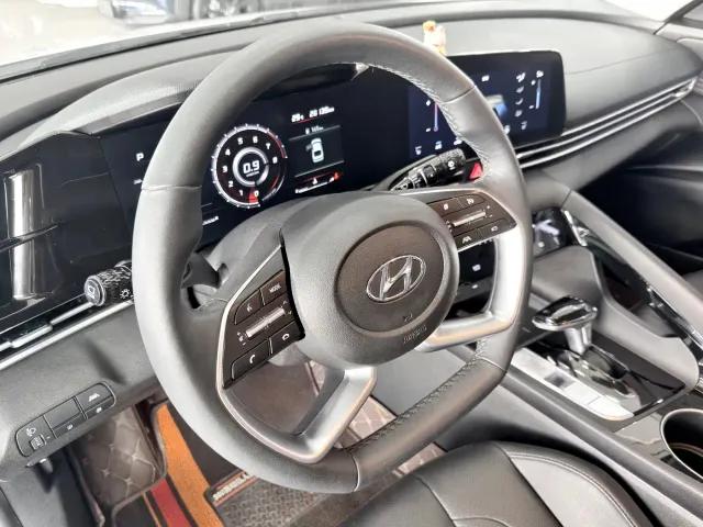 Hyundai Elantra — Фото автомобиля 9