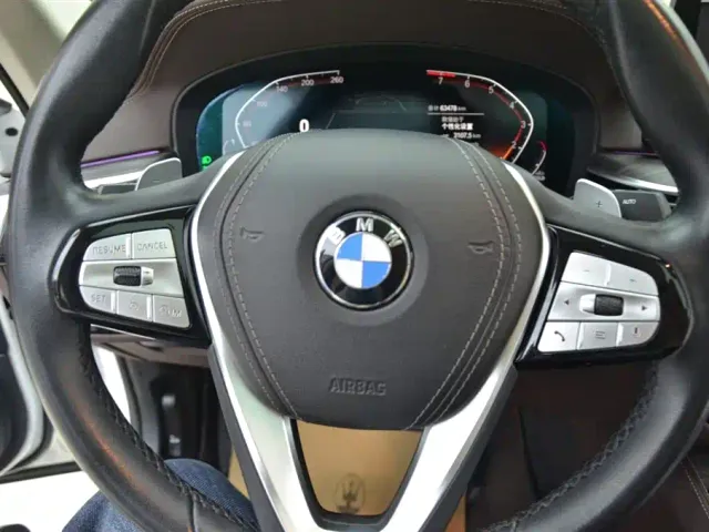 BMW 5 Series — Фото автомобиля 8