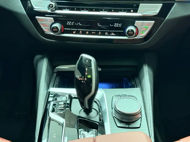 BMW 5 Series — Фото автомобиля 14