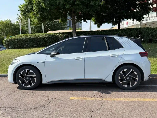 Volkswagen ID.3 — Фото автомобиля 3