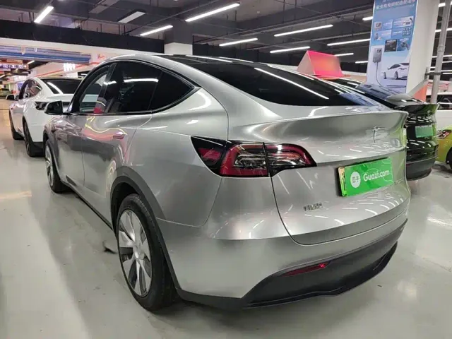 Tesla Model Y — Фото автомобиля 4