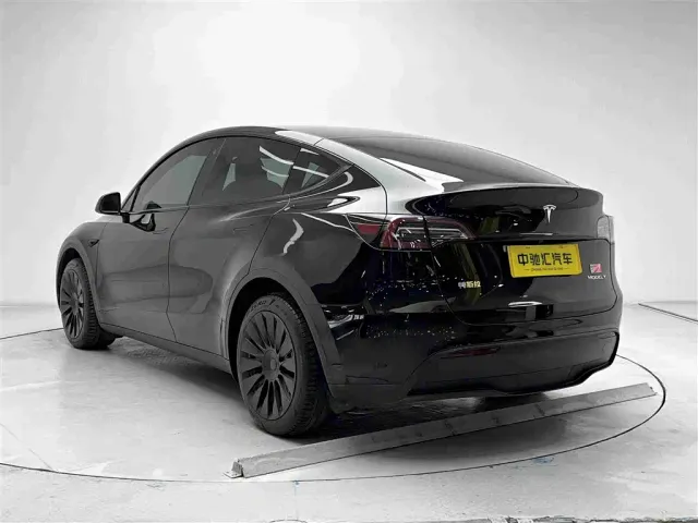 Tesla Model Y — Фото автомобиля 18