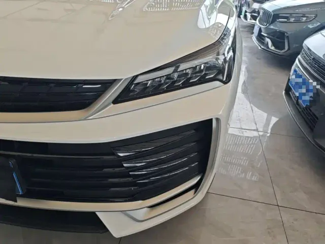 Geely Binyue — Фото автомобиля 23