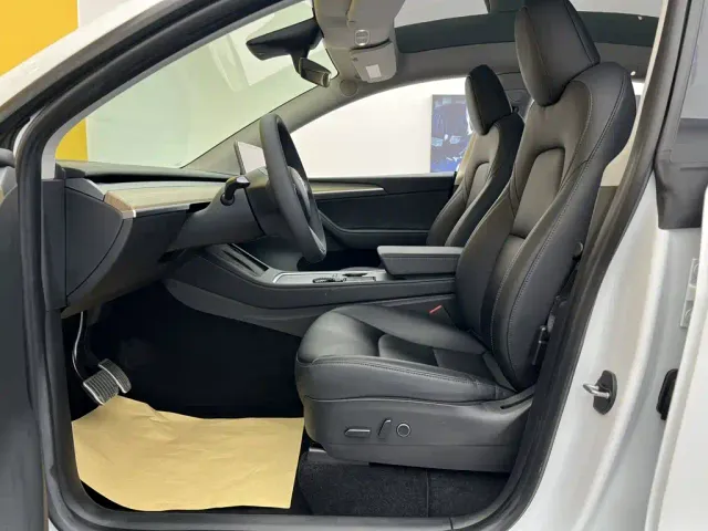 Tesla Model Y — Фото автомобиля 18
