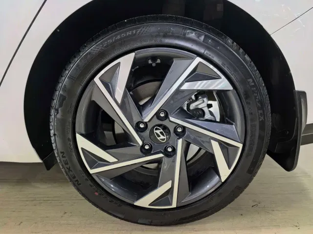 Hyundai Elantra — Фото автомобиля 11