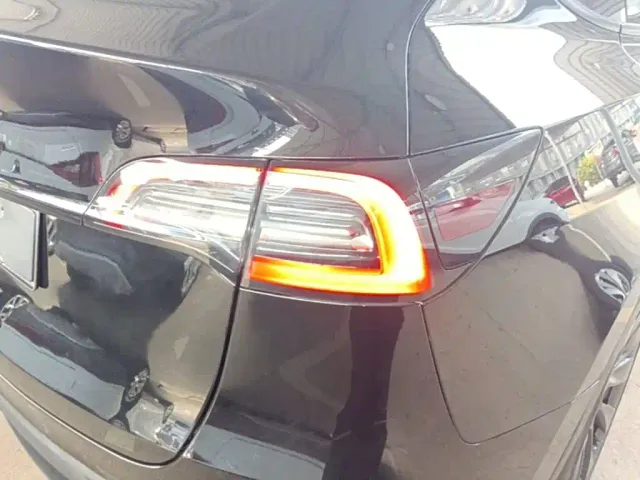 Tesla Model Y — Фото автомобиля 7