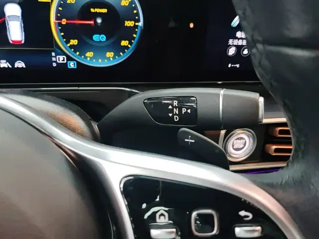 Mercedes-Benz EQC — Фото автомобиля 9