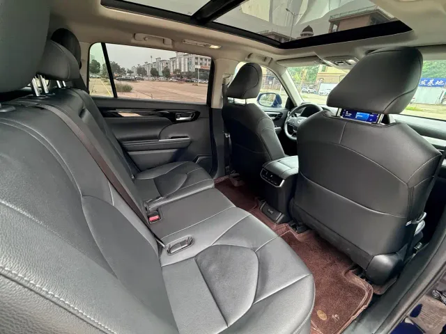 Toyota Highlander — Фото автомобиля 18