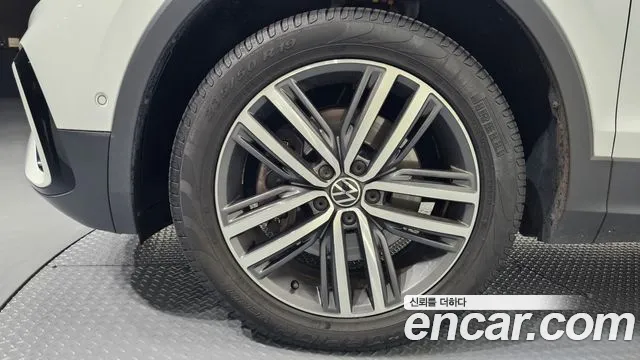 Volkswagen Tiguan — Фото автомобиля 5
