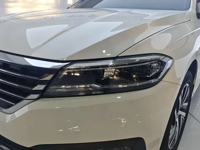 Volkswagen Lavida — Фото автомобиля 5