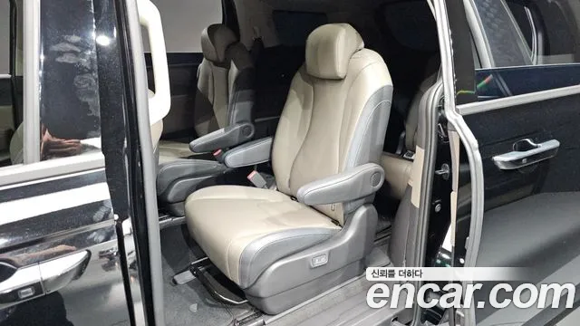 Kia Canival — Фото автомобиля 5