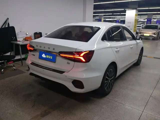 Roewe i5 — Фото автомобиля 3