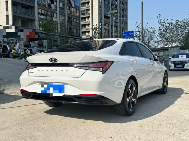 Hyundai Elantra — Фото автомобиля 15