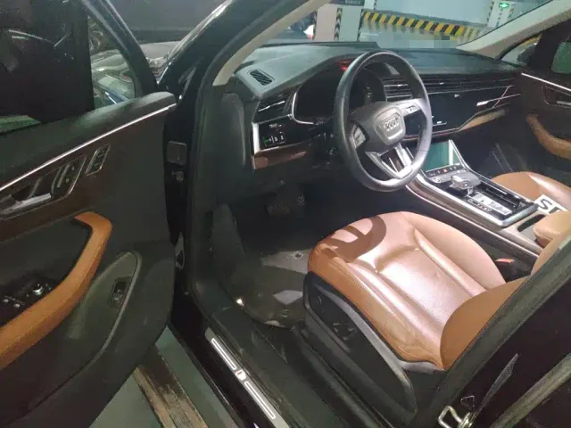 Audi Q7 — Фото автомобиля 12