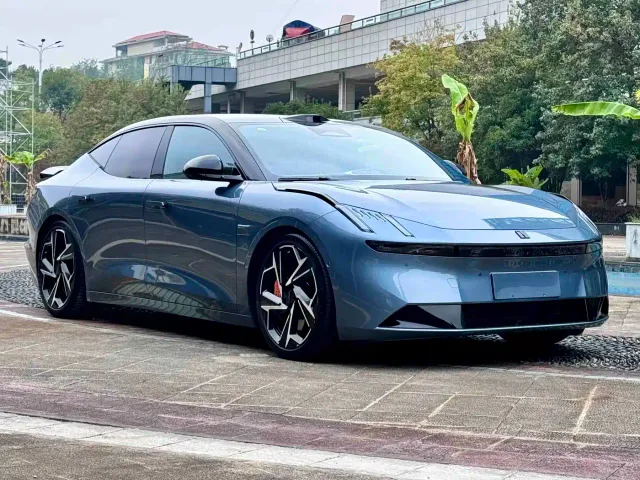 Lynk & Co Z10 — Фото автомобиля 4