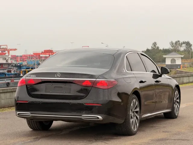 Mercedes-Benz E-Class — Фото автомобиля 9
