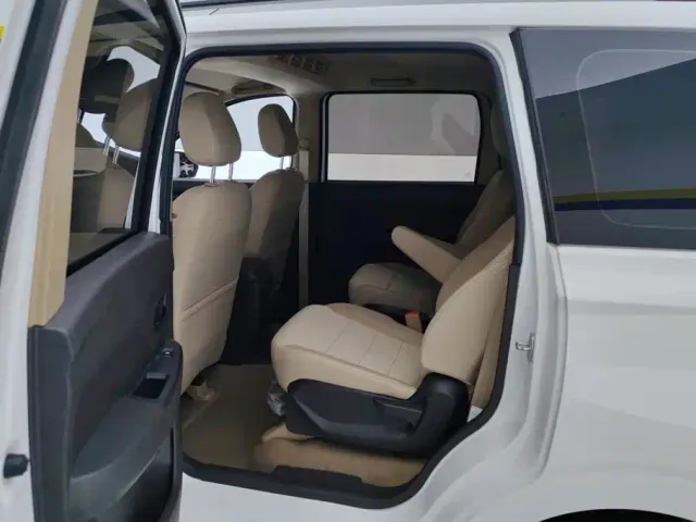 Wuling Hongguang — Фото автомобиля 11