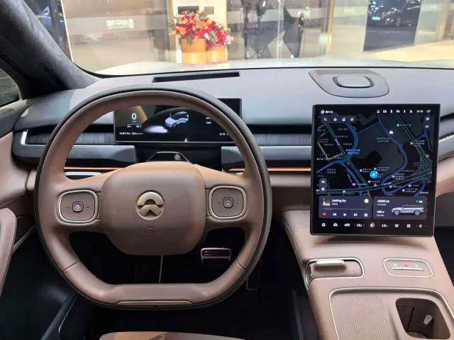 Nio ES8 — Фото автомобиля 15